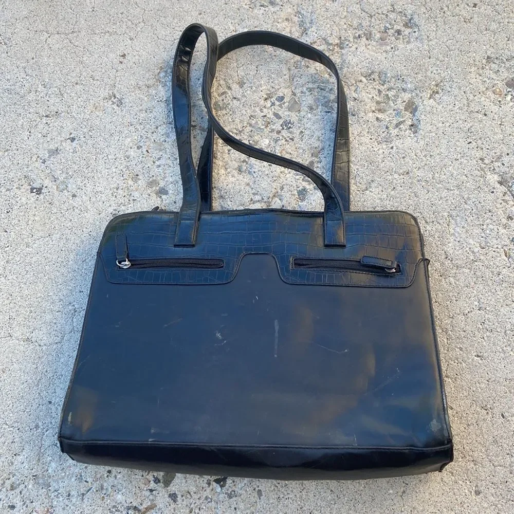 BUXTON GENUNE LEATHER BAG